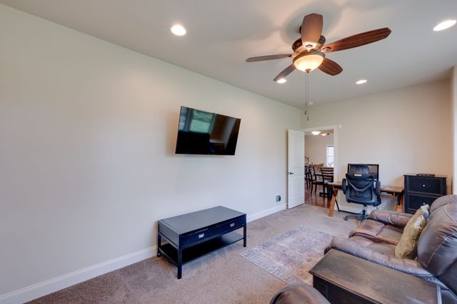 8050 Fenwick Ln, Spring Hill, TN 37174