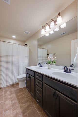 8050 Fenwick Ln, Spring Hill, TN 37174