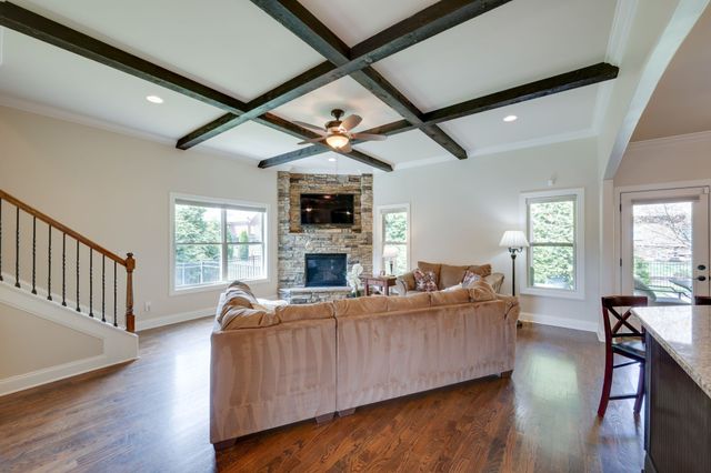 8050 Fenwick Ln, Spring Hill, TN 37174