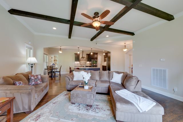 8050 Fenwick Ln, Spring Hill, TN 37174