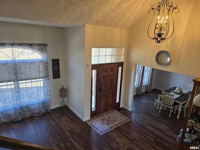 1501 GINGOTEAGUE Way, Pekin, IL 61554