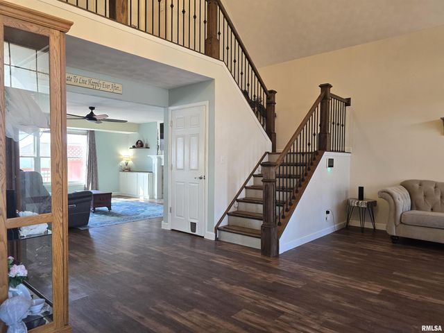 1501 GINGOTEAGUE Way, Pekin, IL 61554