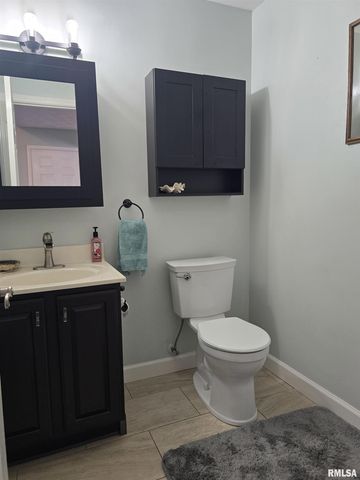 1501 GINGOTEAGUE Way, Pekin, IL 61554