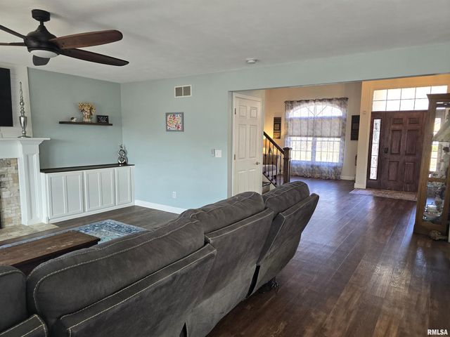 1501 GINGOTEAGUE Way, Pekin, IL 61554