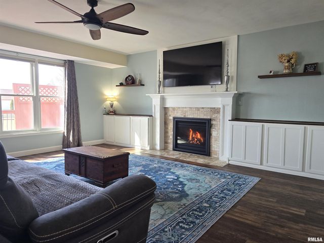 1501 GINGOTEAGUE Way, Pekin, IL 61554