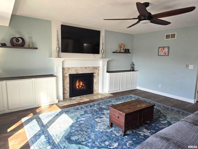 1501 GINGOTEAGUE Way, Pekin, IL 61554