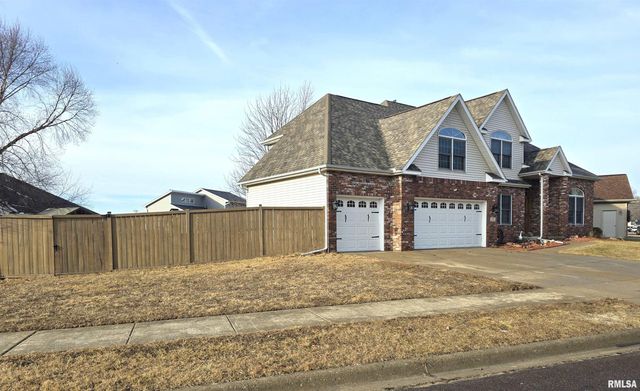 1501 GINGOTEAGUE Way, Pekin, IL 61554