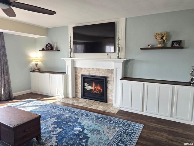 1501 GINGOTEAGUE Way, Pekin, IL 61554