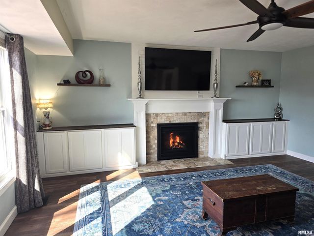 1501 GINGOTEAGUE Way, Pekin, IL 61554