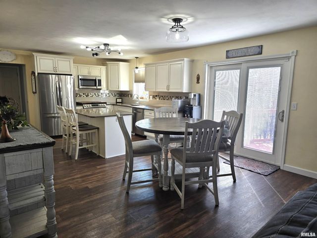 1501 GINGOTEAGUE Way, Pekin, IL 61554