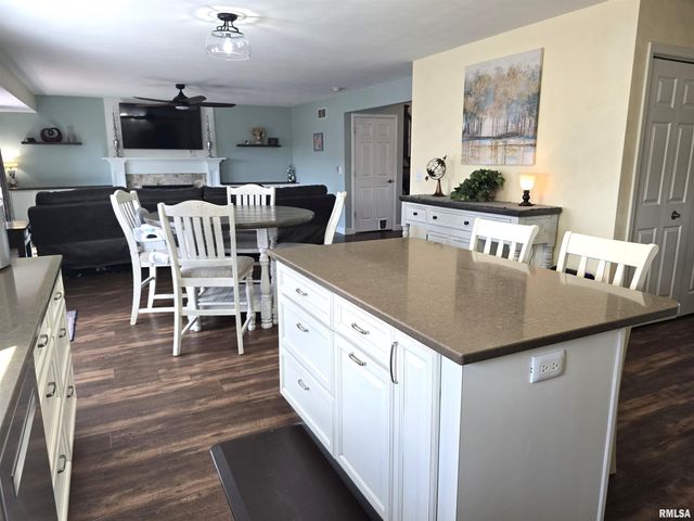 1501 GINGOTEAGUE Way, Pekin, IL 61554