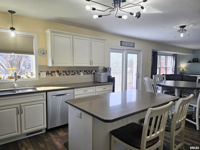 1501 GINGOTEAGUE Way, Pekin, IL 61554