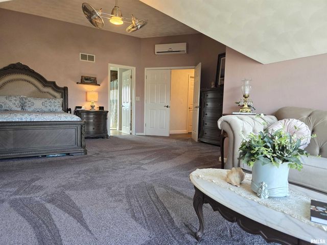 1501 GINGOTEAGUE Way, Pekin, IL 61554