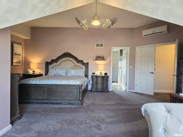 1501 GINGOTEAGUE Way, Pekin, IL 61554