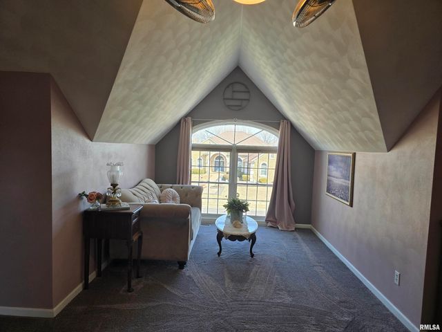 1501 GINGOTEAGUE Way, Pekin, IL 61554