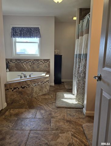 1501 GINGOTEAGUE Way, Pekin, IL 61554