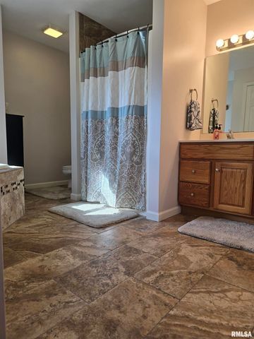 1501 GINGOTEAGUE Way, Pekin, IL 61554