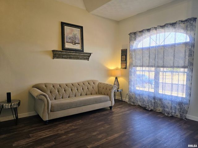 1501 GINGOTEAGUE Way, Pekin, IL 61554