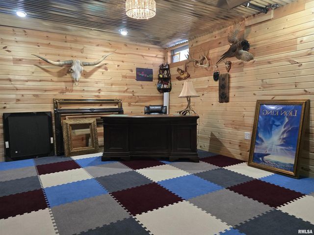 1501 GINGOTEAGUE Way, Pekin, IL 61554