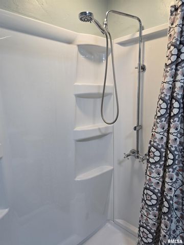 1501 GINGOTEAGUE Way, Pekin, IL 61554