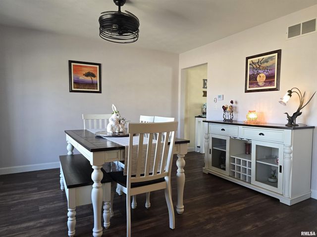 1501 GINGOTEAGUE Way, Pekin, IL 61554