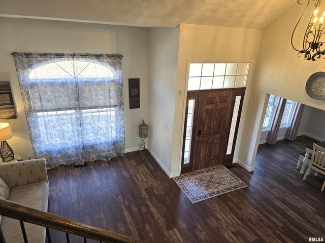 1501 GINGOTEAGUE Way, Pekin, IL 61554