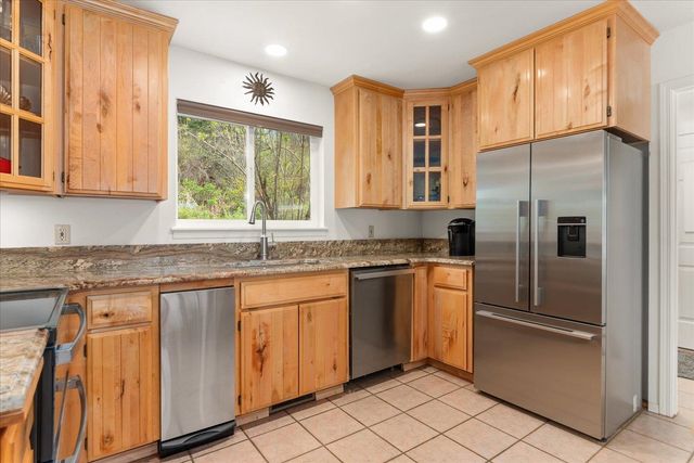 42502 N Sylvan Rd, Elk, WA 99009