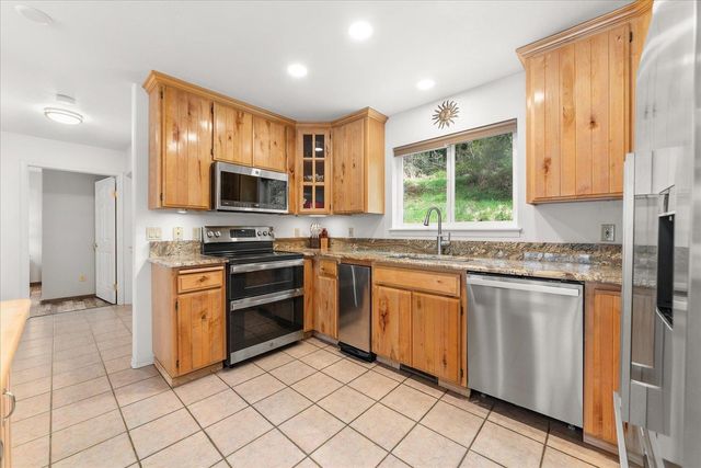 42502 N Sylvan Rd, Elk, WA 99009