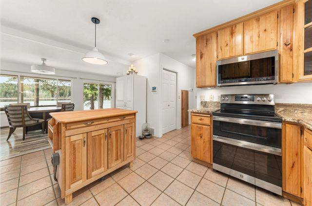 42502 N Sylvan Rd, Elk, WA 99009