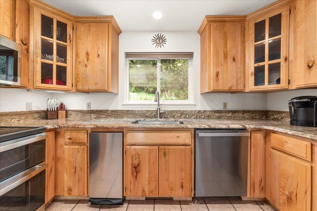 42502 N Sylvan Rd, Elk, WA 99009