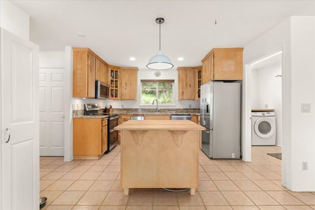 42502 N Sylvan Rd, Elk, WA 99009