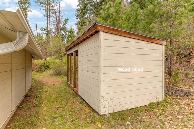 42502 N Sylvan Rd, Elk, WA 99009