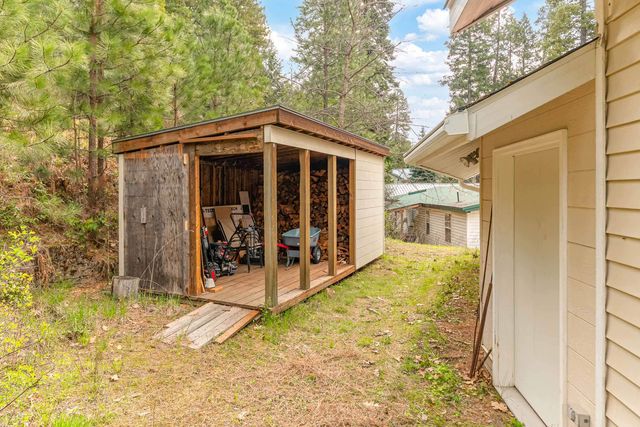 42502 N Sylvan Rd, Elk, WA 99009