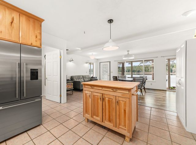 42502 N Sylvan Rd, Elk, WA 99009