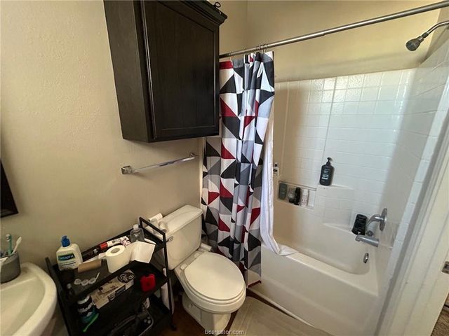 119 Fairway Drive, Bryan, TX 77801