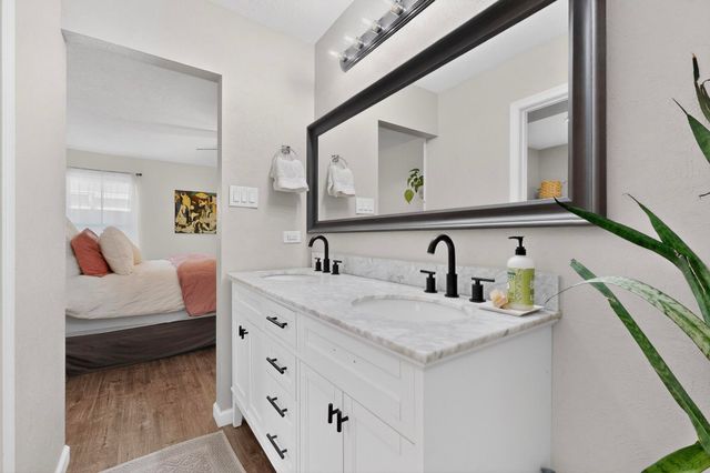 5207 Sooner Trail NW, Albuquerque, NM 87120