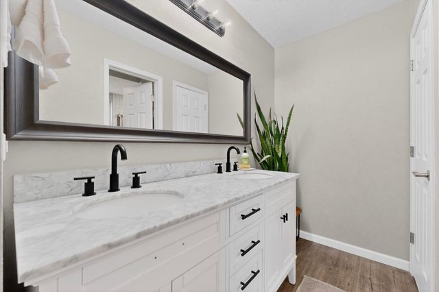 5207 Sooner Trail NW, Albuquerque, NM 87120