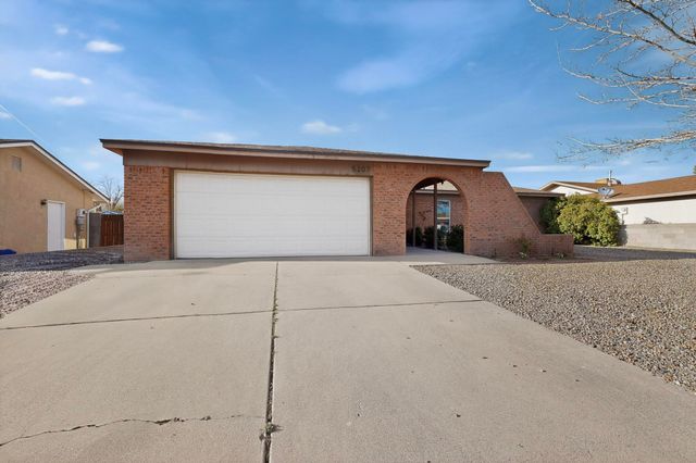 5207 Sooner Trail NW, Albuquerque, NM 87120