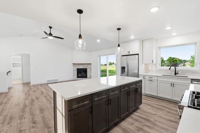 575 EMERALD ISLE COURT, Wrightstown, WI 54180