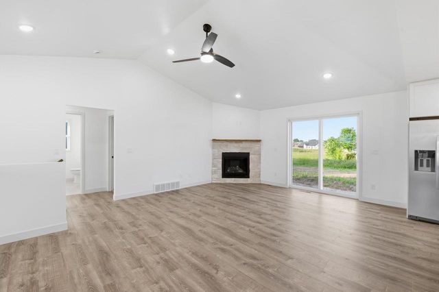 575 EMERALD ISLE COURT, Wrightstown, WI 54180