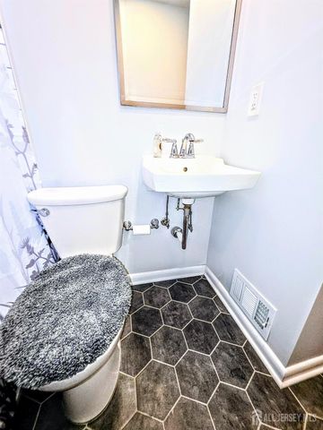 19 E 2nd Street, Port Reading, NJ 07064