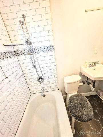 19 E 2nd Street, Port Reading, NJ 07064