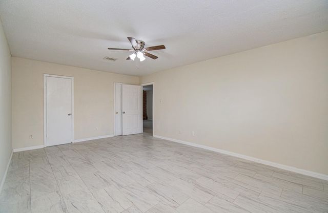 8820 Bissonnet Street, Houston, TX 77074