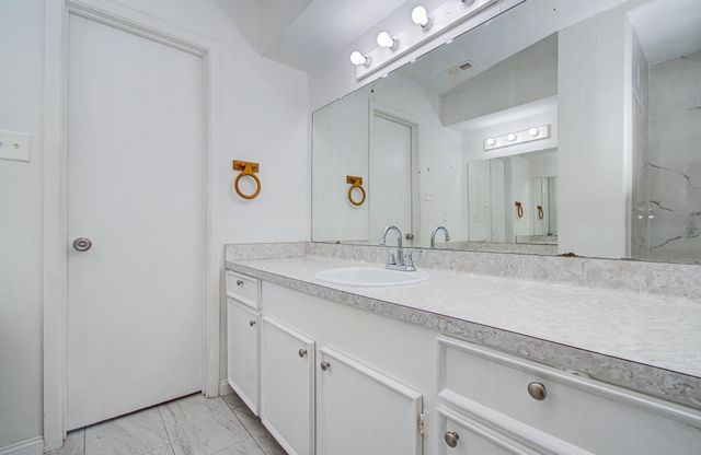 8820 Bissonnet Street, Houston, TX 77074