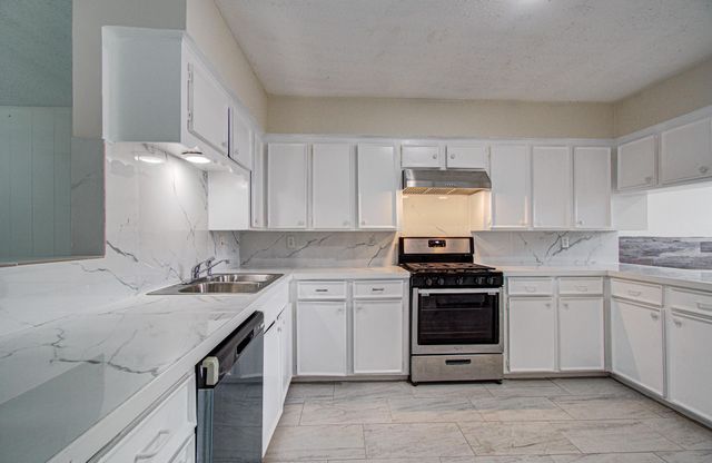 8820 Bissonnet Street, Houston, TX 77074