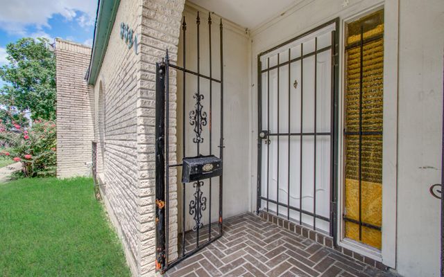 8820 Bissonnet Street, Houston, TX 77074