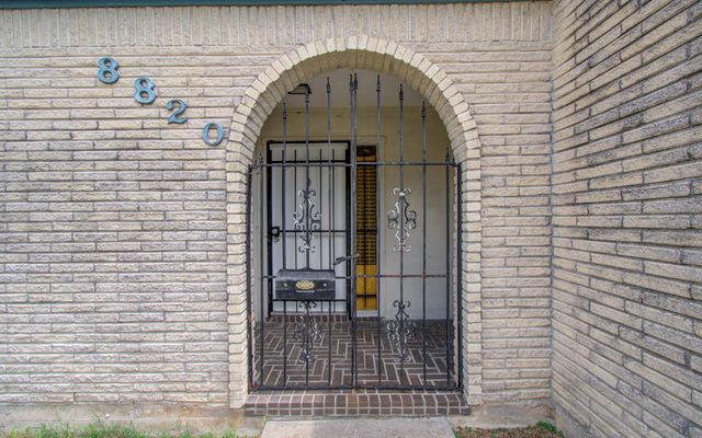 8820 Bissonnet Street, Houston, TX 77074