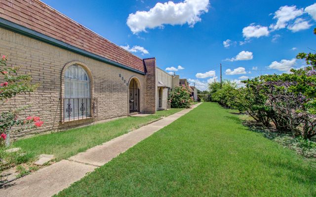 8820 Bissonnet Street, Houston, TX 77074
