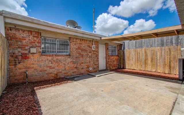 8820 Bissonnet Street, Houston, TX 77074