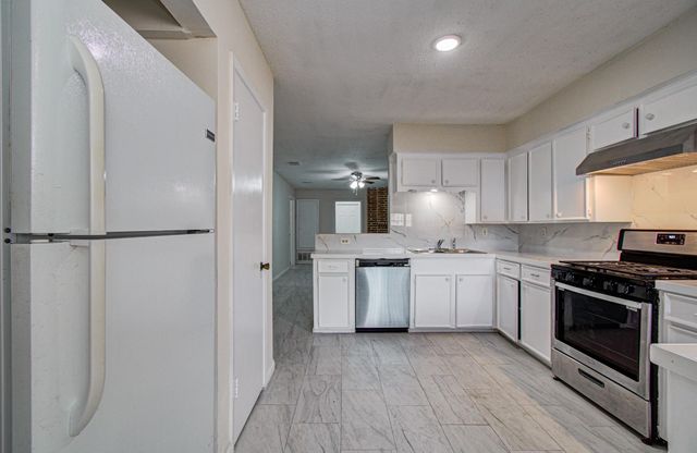 8820 Bissonnet Street, Houston, TX 77074